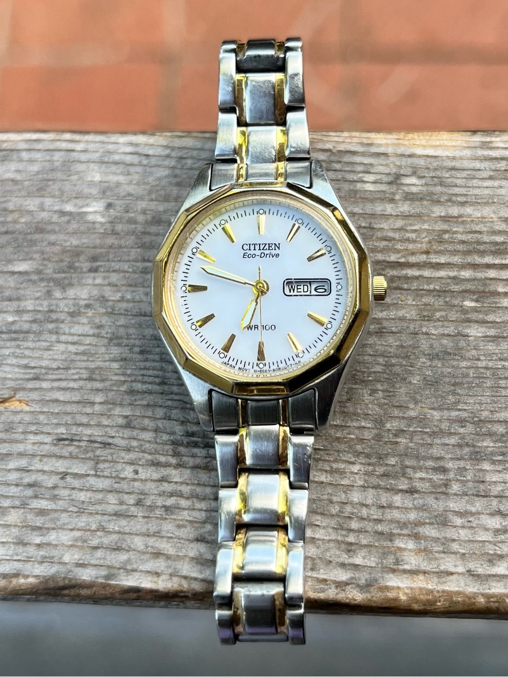 Women’s citizen eco drive • silver and gold toned